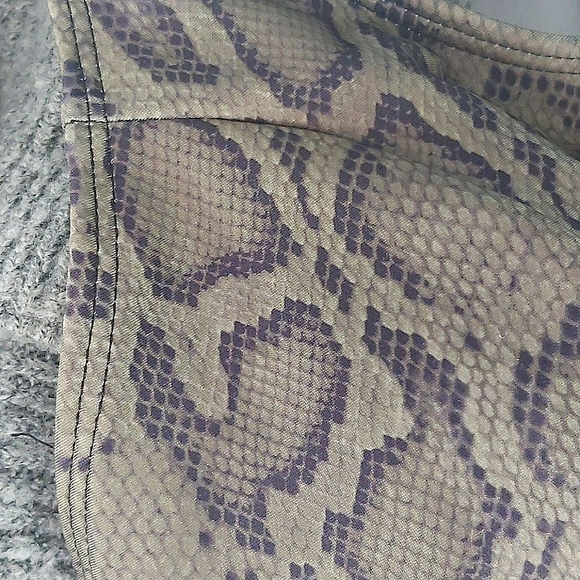 Snake Skin Sports Bra - Picture 3 of 4